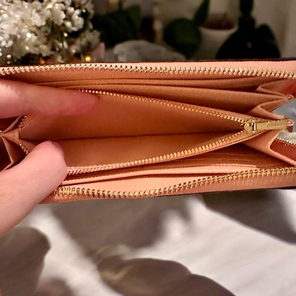 *SOLD* Coach Long Zip Around Wallet in Faded Blush/Gold (NWOT) - Picture 5 of 6